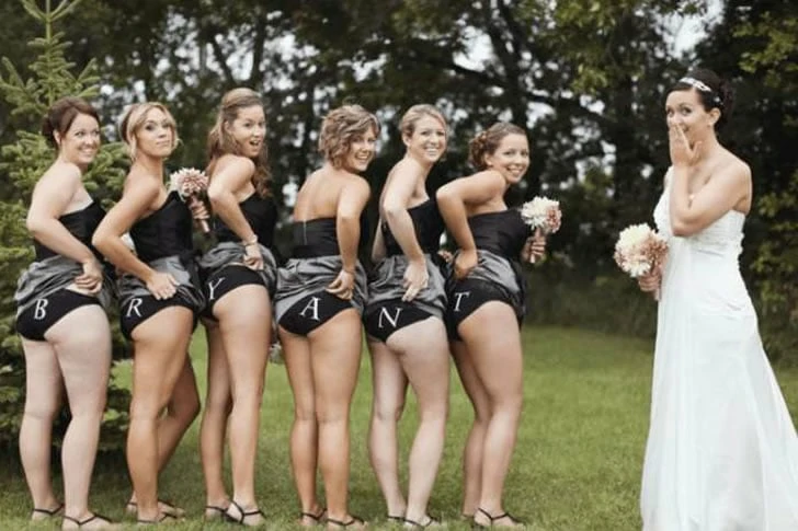 21 funny and playful wedding photos that will have you laughing non-stop.