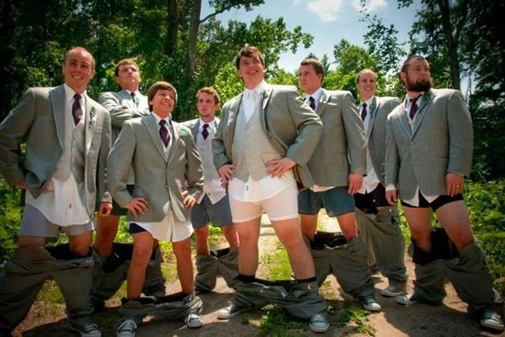 21 funny and playful wedding photos that will have you laughing non-stop.