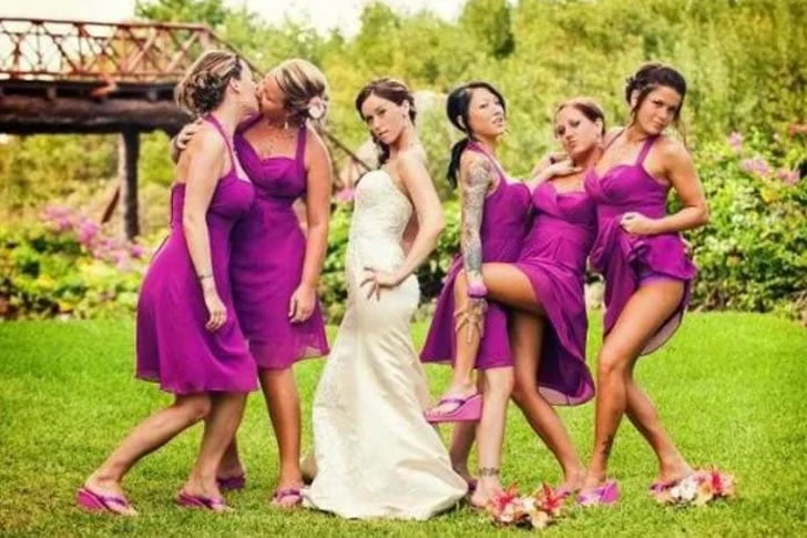 21 funny and playful wedding photos that will have you laughing non-stop.