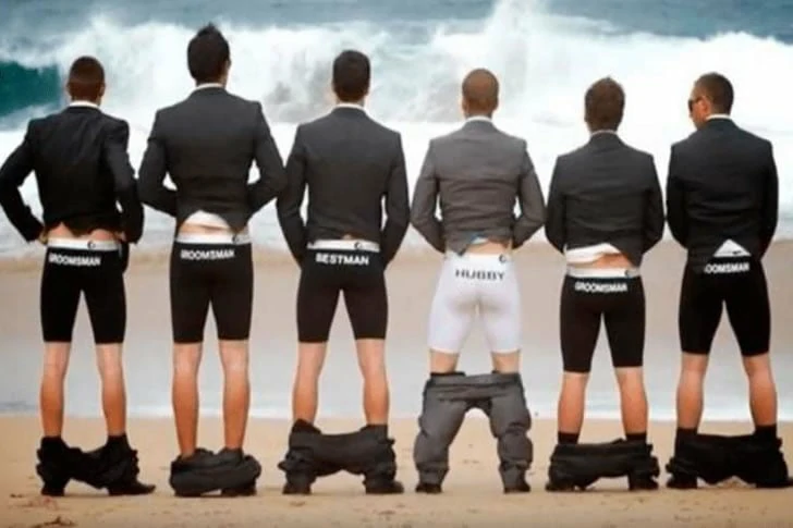 21 funny and playful wedding photos that will have you laughing non-stop.