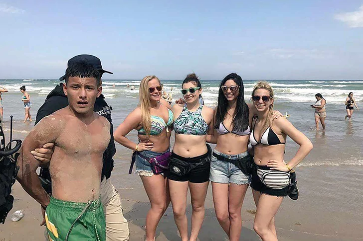 39 Awkward Vacation Photos You Absolutely Should See