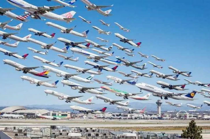 42 Unusual Airport Photos