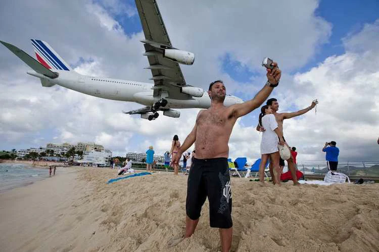 42 Unusual Airport Photos
