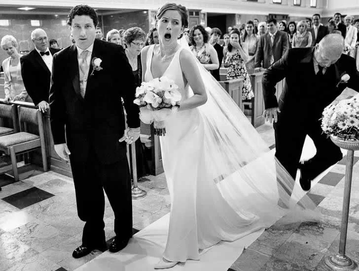 Funny wedding photos make people feel sorry for the bride and groom