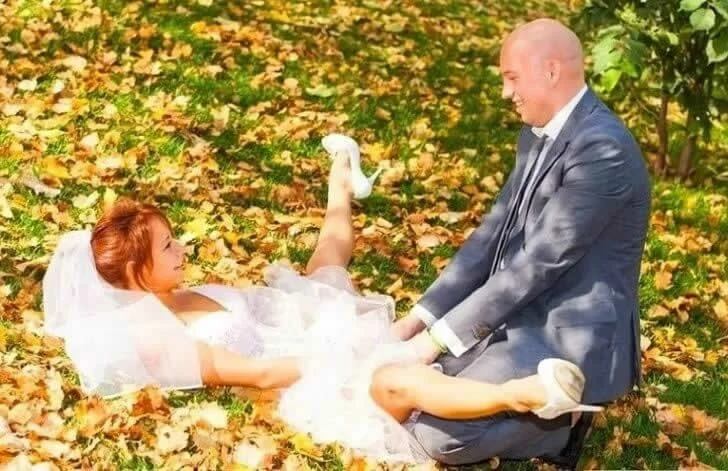 Funny wedding photos make people feel sorry for the bride and groom