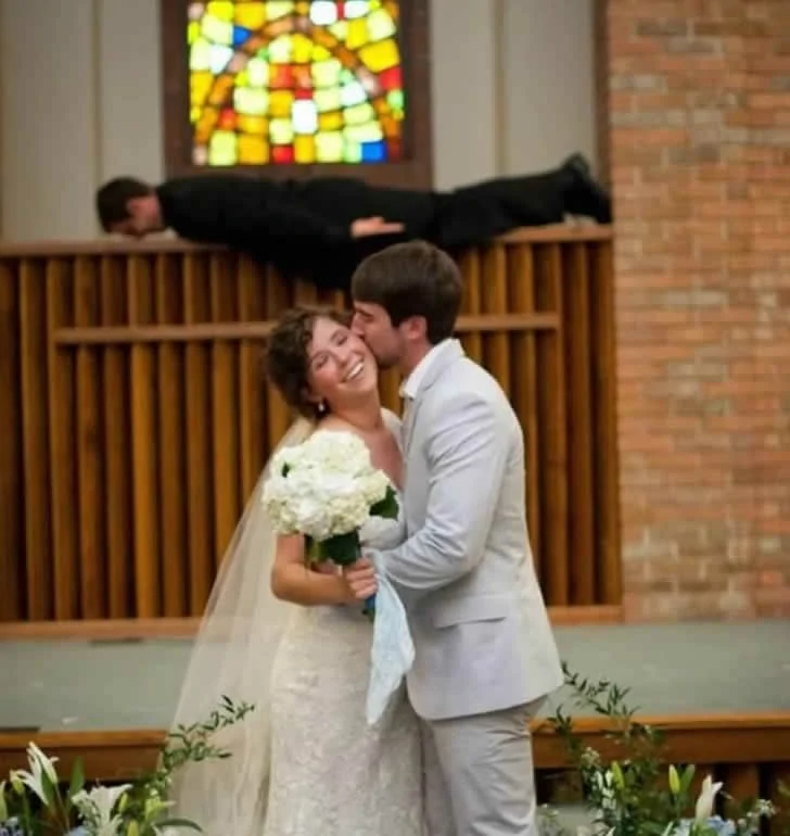 Funny wedding photos make people feel sorry for the bride and groom