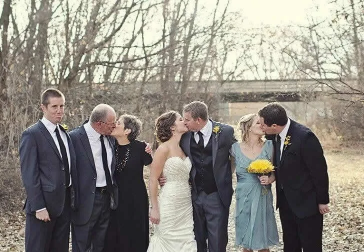 Funny wedding photos make people feel sorry for the bride and groom