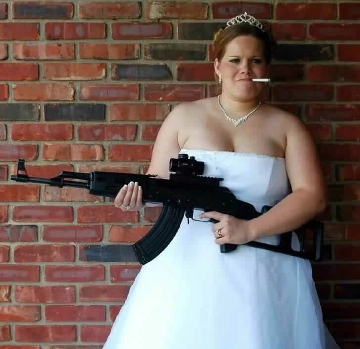 Funny wedding photos make people feel sorry for the bride and groom