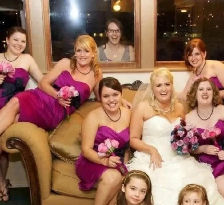 Funny wedding photos make people feel sorry for the bride and groom