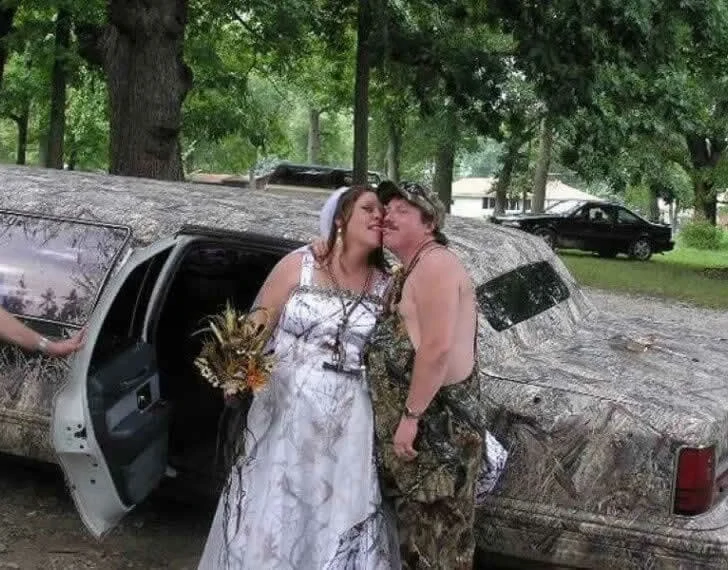 Funny wedding photos make people feel sorry for the bride and groom