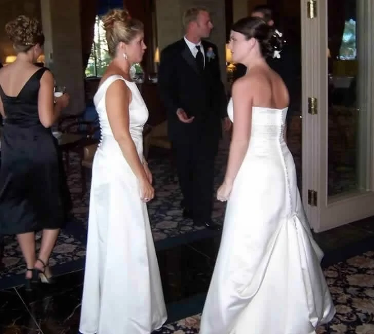 Funny wedding photos make people feel sorry for the bride and groom