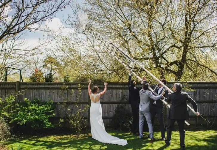 Funny wedding photos make people feel sorry for the bride and groom