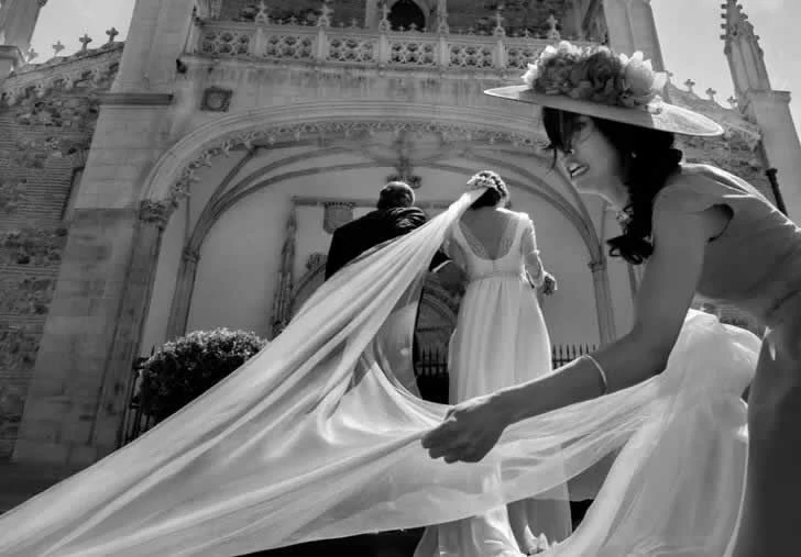 Funny wedding photos make people feel sorry for the bride and groom