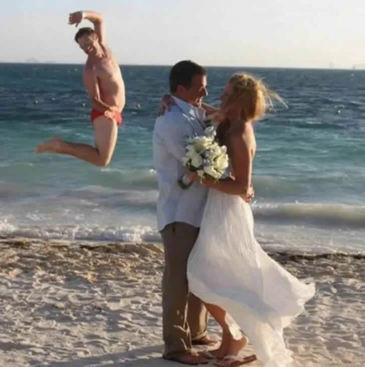 Funny wedding photos make people feel sorry for the bride and groom