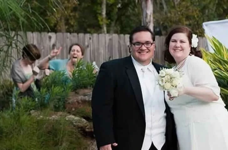 Funny wedding photos make people feel sorry for the bride and groom