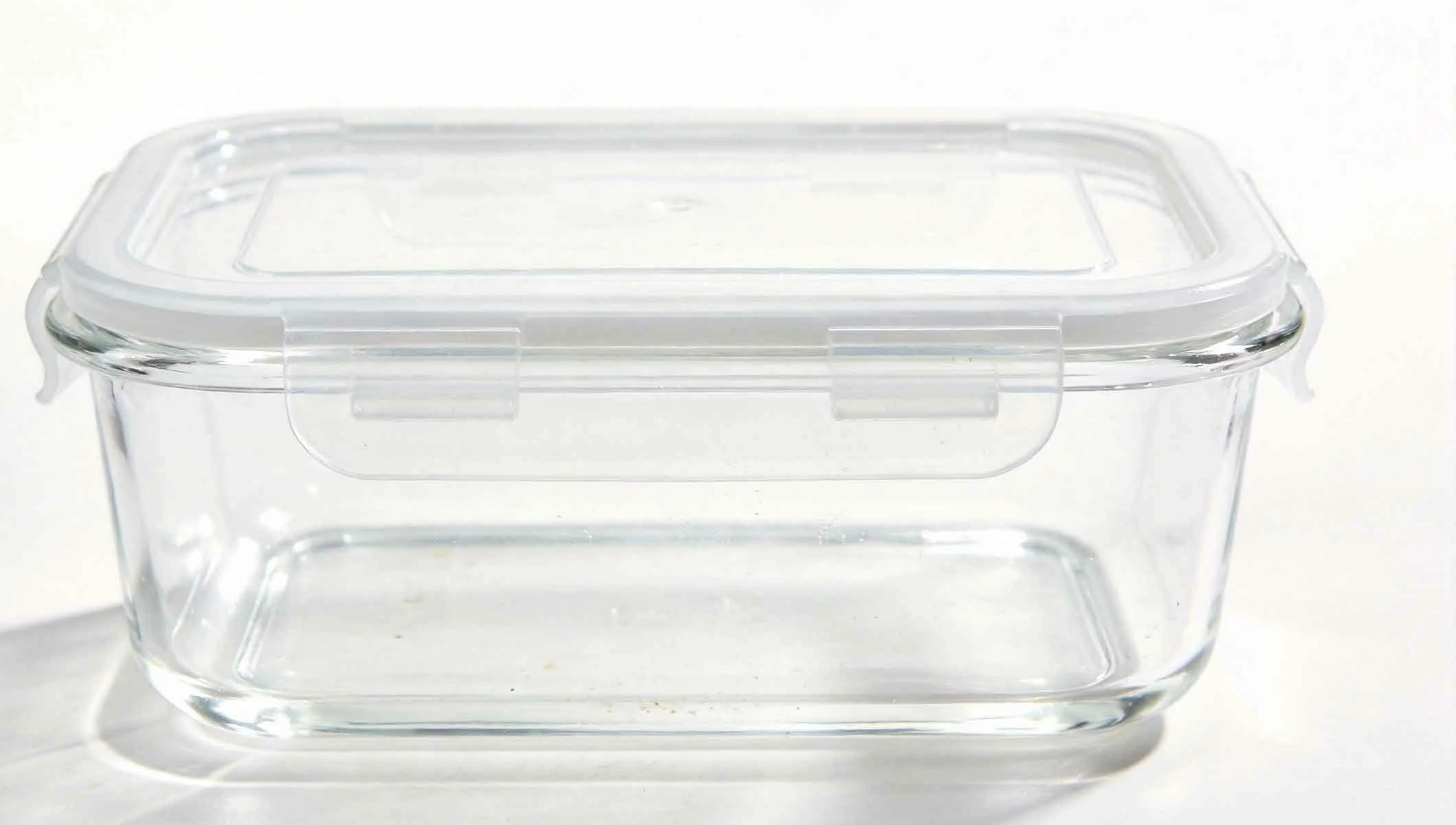 How to Clean Tupperware Stains with a Paper Towel