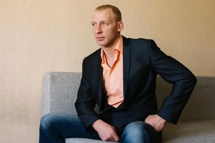 Man gives hitchhiker a lift home—and is shocked by the news the next day