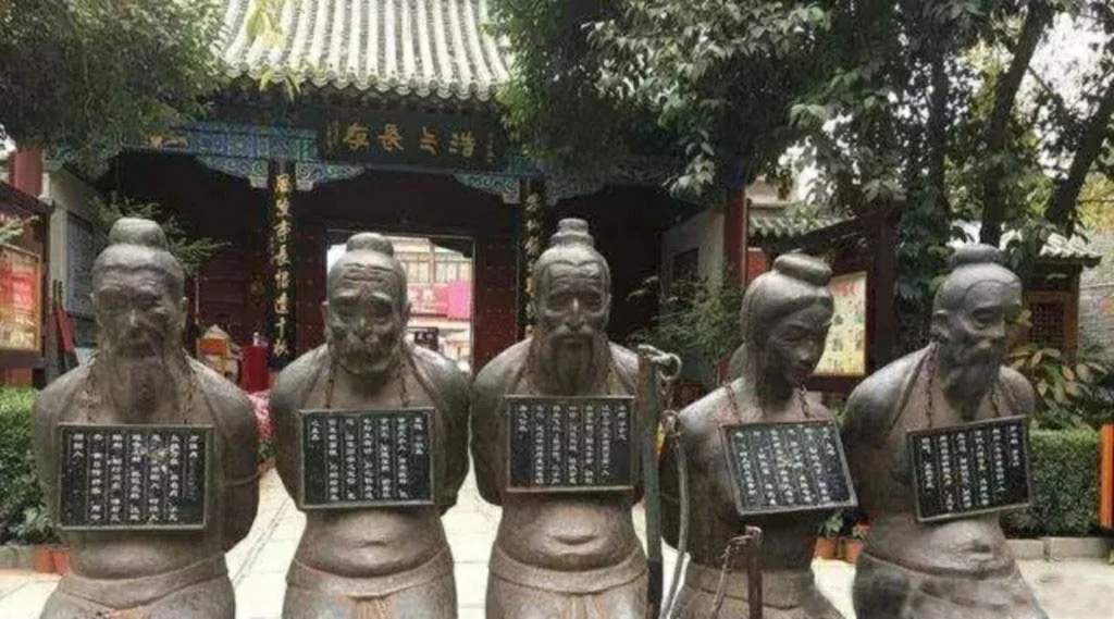 Descendants of Qin Hui demand the removal of their ancestor's kneeling statue!But experts say the removal is not allowed.