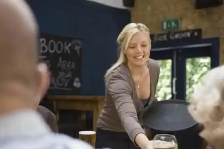 The waitress wrote a letter to her father without her mother's knowledge