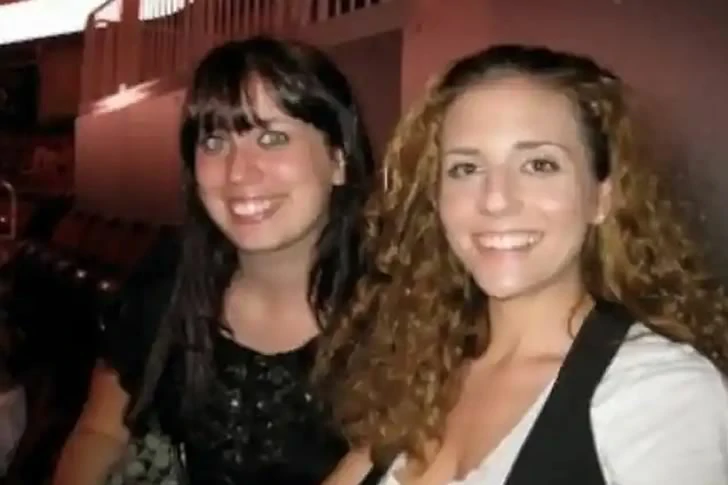 The waitress wrote a letter to her father without her mother's knowledge