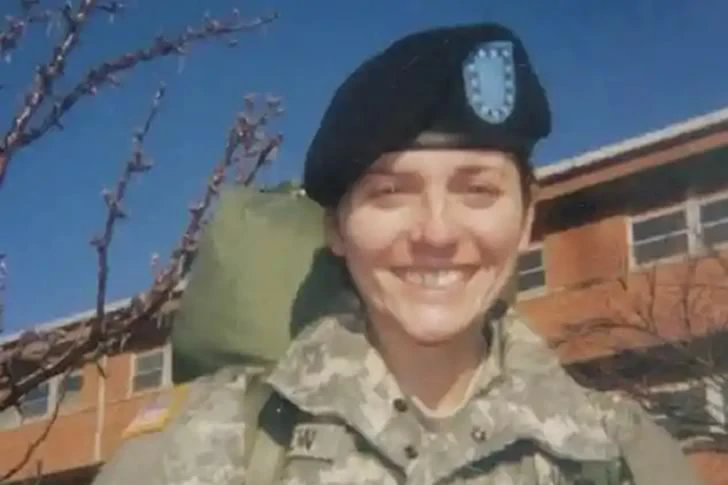 The waitress wrote a letter to her father without her mother's knowledge