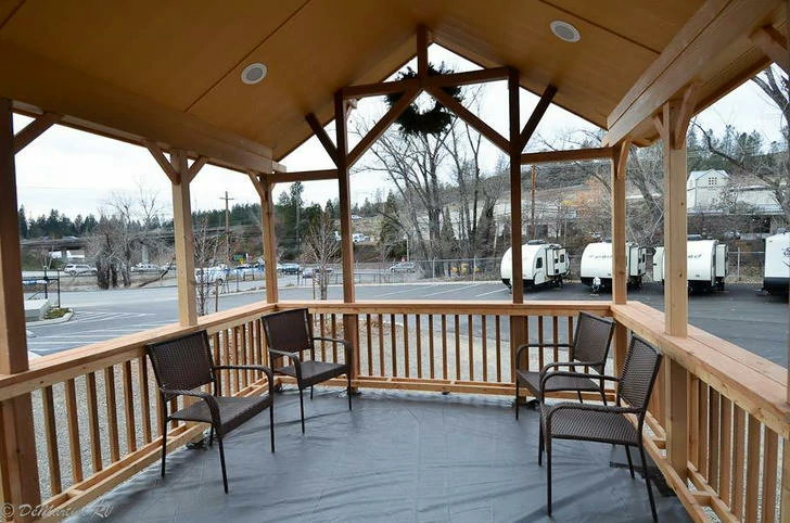 This Elegant Country Cottage is Movable! Let’s Find out What’s Inside...