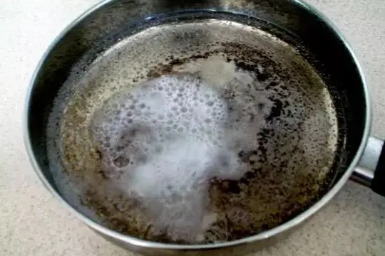 What to do if the bottom of the pot is burnt?