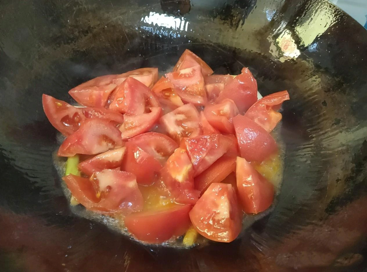 Why shouldn't you rinse an iron wok with water right after cooking?